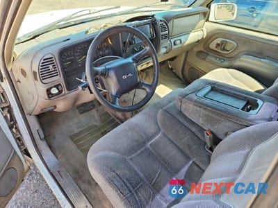 Zdjęcie 8 z 12 samochodu: 1998 GMC SIERRA C1500 VIN:1GTEC14R2WZ518692 - miniatura