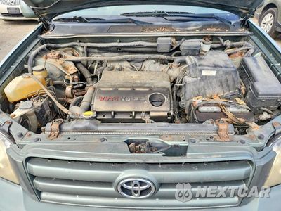 Zdjęcie 12 z 13 samochodu: 2005 TOYOTA HIGHLANDER LIMITED VIN:JTEEP21A650105049 - miniatura