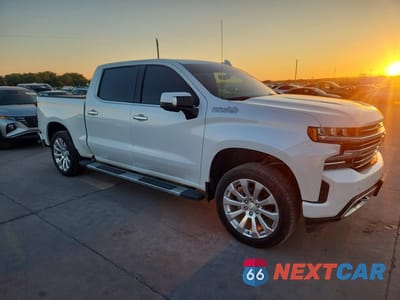 Czwarte zdjęcie samochodu z boku: 2022 CHEVROLET SILVERADO LTD K1500 HIGH COUNTRY VIN:1GCUYHEL8NZ109028 - miniatura