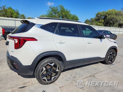 Trzecie zdjęcie samochodu z tyłu: 2024 KIA SELTOS EX VIN:KNDERCAA1R7629727 - miniatura