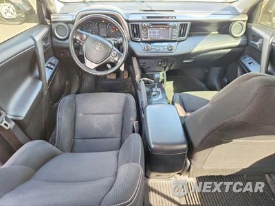 Zdjęcie 8 z 13 samochodu: 2017 TOYOTA RAV4 XLE VIN:JTMRFREV3HJ708554 - miniatura