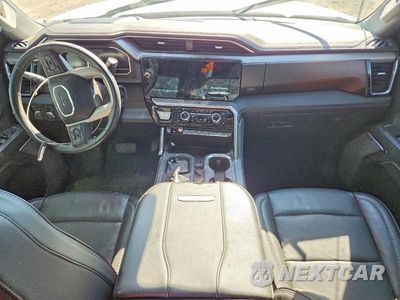 Zdjęcie 8 z 12 samochodu: 2024 GMC SIERRA K3500 DENALI VIN:1GT49WEY5RF113848 - miniatura