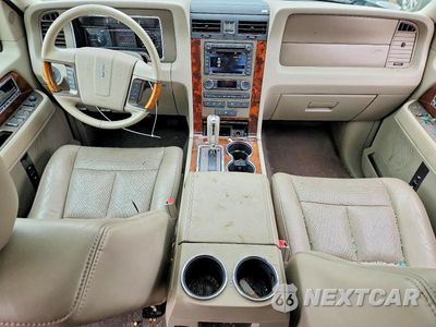 Zdjęcie 8 z 13 samochodu: 2011 LINCOLN NAVIGATOR L VIN:5LMJJ3J56BEJ07484 - miniatura