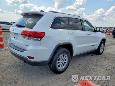Trzecie zdjęcie samochodu z tyłu: 2018 JEEP GRAND CHEROKEE LAREDO VIN:1C4RJEAG7JC455540 - miniatura