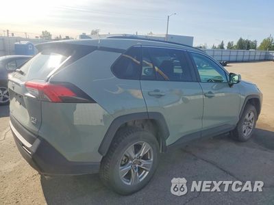 Trzecie zdjęcie samochodu z tyłu: 2023 TOYOTA RAV4 XLE VIN:2T3P1RFV8PW374588 - miniatura