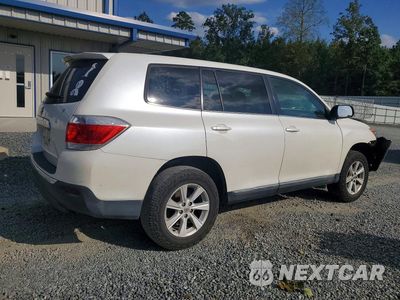 Trzecie zdjęcie samochodu z tyłu: 2013 TOYOTA HIGHLANDER BASE VIN:5TDZK3EH6DS102245 - miniatura