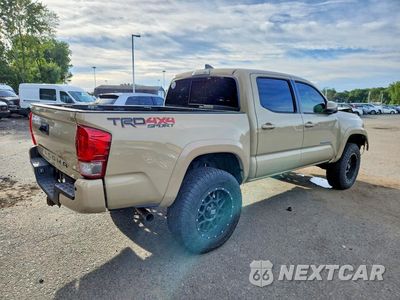 Trzecie zdjęcie samochodu z tyłu: 2017 TOYOTA TACOMA TRD SPORT VIN:3TMCZ5AN3HM120264 - miniatura