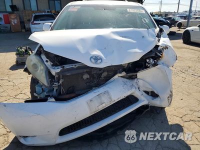 Piąte zdjęcie samochodu w środku: 2013 TOYOTA SIENNA LE VIN:5TDKK3DC1DS348742 - miniatura