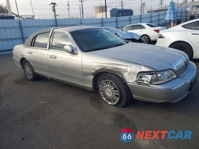 Czwarte zdjęcie samochodu z boku: 2006 LINCOLN TOWN CAR SIGNATURE LIMITED VIN:1LNHM82WX6Y626314 - miniatura