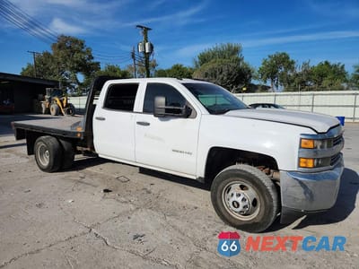 Czwarte zdjęcie samochodu z boku: 2017 CHEVROLET SILVERADO C3500 VIN:1GB4CYCG4HF108859 - miniatura