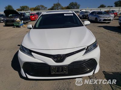 Piąte zdjęcie samochodu w środku: 2018 TOYOTA CAMRY LE VIN:4T1B11HK2JU501317 - miniatura