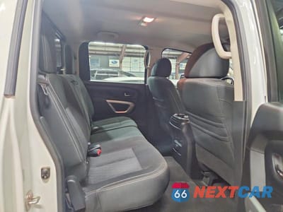 Zdjęcie 10 z 12 samochodu: 2018 NISSAN TITAN SV VIN:1N6AA1E59JN534689 - miniatura