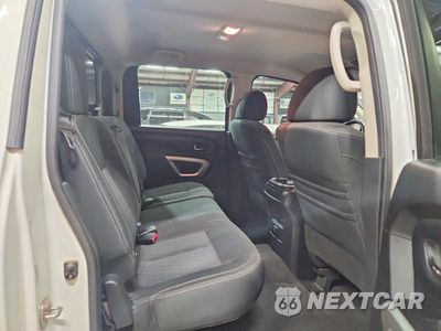 Zdjęcie 10 z 12 samochodu: 2018 NISSAN TITAN SV VIN:1N6AA1E59JN534689 - miniatura