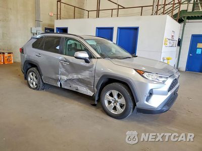 Czwarte zdjęcie samochodu z boku: 2021 TOYOTA RAV4 XLE VIN:2T3P1RFV9MC188278 - miniatura