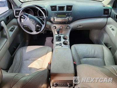 Zdjęcie 8 z 14 samochodu: 2011 TOYOTA HIGHLANDER BASE VIN:5TDZK3EH8BS038173 - miniatura