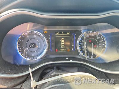Zdjęcie 9 z 12 samochodu: 2015 CHRYSLER 200 LIMITED VIN:1C3CCCAB5FN654594 - miniatura