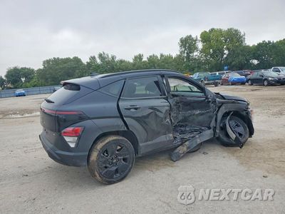 Trzecie zdjęcie samochodu z tyłu: 2026 HYUNDAI KONA SEL SPORT VIN:KM8HFCAB0TU369226 - miniatura