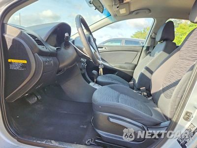 Zdjęcie 7 z 13 samochodu: 2015 HYUNDAI ACCENT GS VIN:KMHCT5AE7FU215688 - miniatura