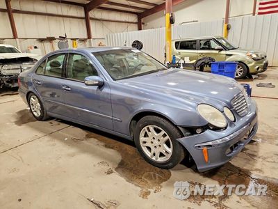 Czwarte zdjęcie samochodu z boku: 2005 MERCEDES-BENZ E 320 4MATIC VIN:WDBUF82J85X175520 - miniatura