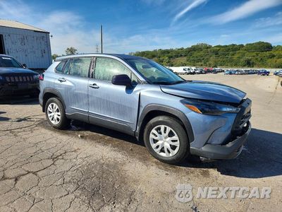 Czwarte zdjęcie samochodu z boku: 2026 TOYOTA COROLLA CROSS L VIN:7MUAAABG5TV152462 - miniatura