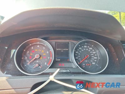 Zdjęcie 9 z 12 samochodu: 2018 VOLKSWAGEN GTI S VIN:3VW547AU9JM251518 - miniatura