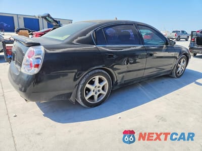 Trzecie zdjęcie samochodu z tyłu: 2002 NISSAN ALTIMA 3.5 SE VIN:1N4BL11D22C119067 - miniatura