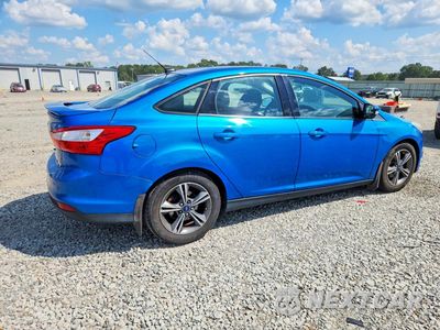 Trzecie zdjęcie samochodu z tyłu: 2014 FORD FOCUS SE VIN:1FADP3F23EL270570 - miniatura