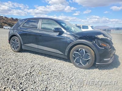 Czwarte zdjęcie samochodu z boku: 2023 HYUNDAI IONIQ 5 SE VIN:KM8KMDAF2PU176327 - miniatura