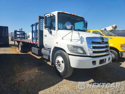 Czwarte zdjęcie samochodu z boku: 2018 HINO 338 FLATBED TRUCK VIN:5PVNV8JVXJ4S57774 - miniatura