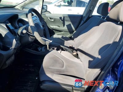 Zdjęcie 7 z 12 samochodu: 2010 HONDA FIT VIN:JHMGE8G20AS016385 - miniatura