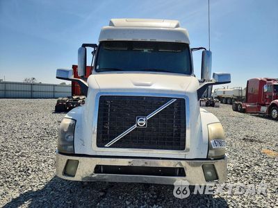 Piąte zdjęcie samochodu w środku: 2016 VOLVO VNL SEMI TRUCK VIN:4V4NC9EJ1GN948699 - miniatura