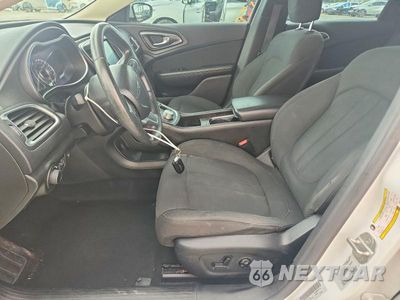 Zdjęcie 7 z 12 samochodu: 2016 CHRYSLER 200 LIMITED VIN:1C3CCCABXGN143643 - miniatura