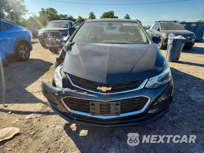 Piąte zdjęcie samochodu w środku: 2018 CHEVROLET CRUZE LT VIN:1G1BE5SM0J7156886 - miniatura