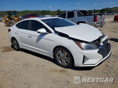 Czwarte zdjęcie samochodu z boku: 2019 HYUNDAI ELANTRA VALUE EDITION VIN:5NPD84LF2KH432743 - miniatura