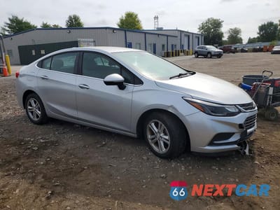 Czwarte zdjęcie samochodu z boku: 2017 CHEVROLET CRUZE LT VIN:1G1BE5SM2H7120787 - miniatura