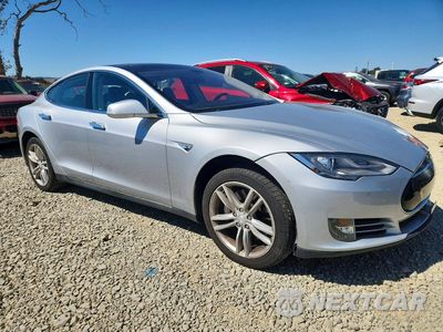 Czwarte zdjęcie samochodu z boku: 2014 TESLA MODEL S VIN:5YJSA1H16EFP49905 - miniatura