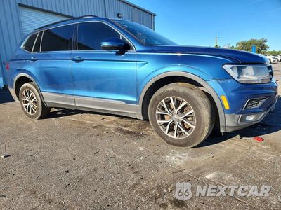 Czwarte zdjęcie samochodu z boku: 2018 VOLKSWAGEN TIGUAN SE VIN:3VV3B7AX0JM003878 - miniatura