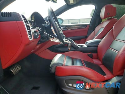 Zdjęcie 7 z 14 samochodu: 2021 PORSCHE CAYENNE GTS COUPE VIN:WP1BG2AY1MDA49449 - miniatura