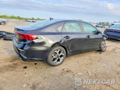 Trzecie zdjęcie samochodu z tyłu: 2021 KIA FORTE LXS VIN:3KPF24AD5ME336768 - miniatura