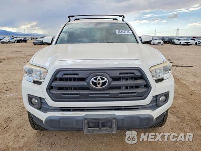 Piąte zdjęcie samochodu w środku: 2017 TOYOTA TACOMA SR VIN:5TFRX5GN9HX076952 - miniatura