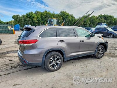 Trzecie zdjęcie samochodu z tyłu: 2019 TOYOTA HIGHLANDER LE VIN:5TDBZRFH6KS706583 - miniatura
