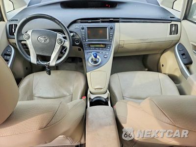 Zdjęcie 8 z 12 samochodu: 2011 TOYOTA PRIUS FIVE VIN:JTDKN3DU8B1413001 - miniatura