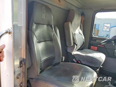 Zdjęcie 11 z 13 samochodu: 2013 KENWORTH T370 BOX TRUCK VIN:2NKHHM7X6DM354490 - miniatura