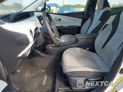 Zdjęcie 7 z 12 samochodu: 2016 TOYOTA PRIUS TWO VIN:JTDKBRFU6G3507625 - miniatura