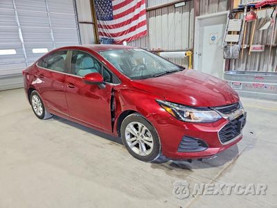 Czwarte zdjęcie samochodu z boku: 2019 CHEVROLET CRUZE LT VIN:1G1BE5SM0K7102120 - miniatura