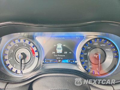 Zdjęcie 9 z 12 samochodu: 2023 CHRYSLER 300C VIN:2C3CCAPJXPH501335 - miniatura