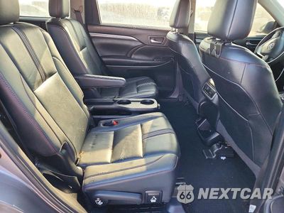Zdjęcie 11 z 13 samochodu: 2019 TOYOTA HIGHLANDER SE VIN:5TDKZRFH9KS319641 - miniatura