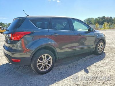Trzecie zdjęcie samochodu z tyłu: 2019 FORD ESCAPE SE VIN:1FMCU0GD3KUA02312 - miniatura