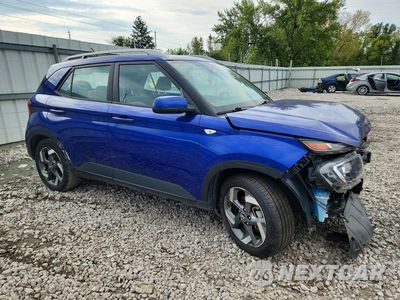 Czwarte zdjęcie samochodu z boku: 2023 HYUNDAI VENUE SEL VIN:KMHRC8A32PU263188 - miniatura