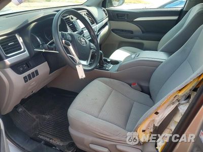 Zdjęcie 7 z 13 samochodu: 2018 TOYOTA HIGHLANDER LE VIN:5TDZARFH9JS040470 - miniatura